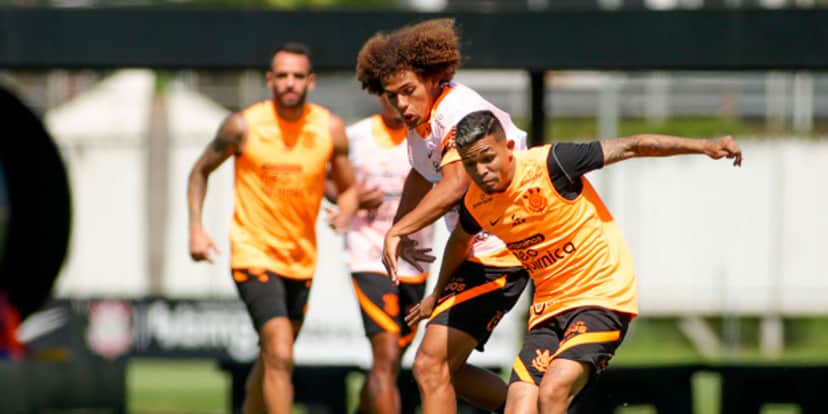 Adons E Biro No Treino Do Corinthains - Foto: Internet Adons E Biro No Treino Do Corinthains - Foto: Internet