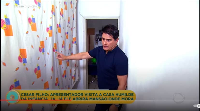 César Filho visitando a casa que morou na infância - Foto Reprodução YouTube César Filho visitando a casa que morou na infância - Foto Reprodução YouTube