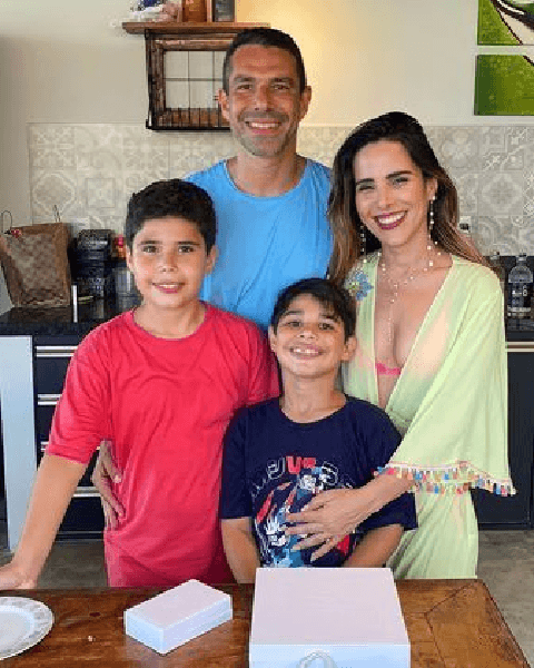 Marcus Buaiz com os filhos e Wanessa Camargo (Foto: Reprodução/ Internet) Marcus Buaiz com os filhos e Wanessa Camargo (Foto: Reprodução/ Internet)