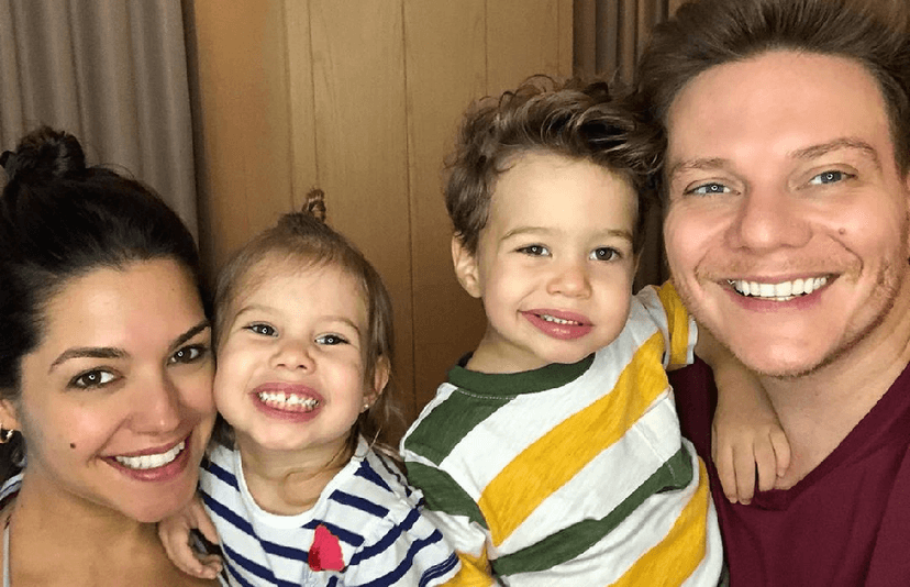 Thais Fersoza com os filhos e o marido (Foto: Reprodução/ Internet) Thais Fersoza com os filhos e o marido (Foto: Reprodução/ Internet)
