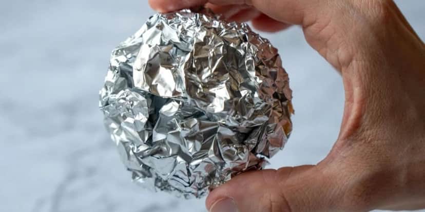 Bola de alumínio pode ser utilizado para retirar o frizz do cabelo (Reprodução: Internet) Bola de alumínio pode ser utilizado para retirar o frizz do cabelo (Reprodução: Internet)