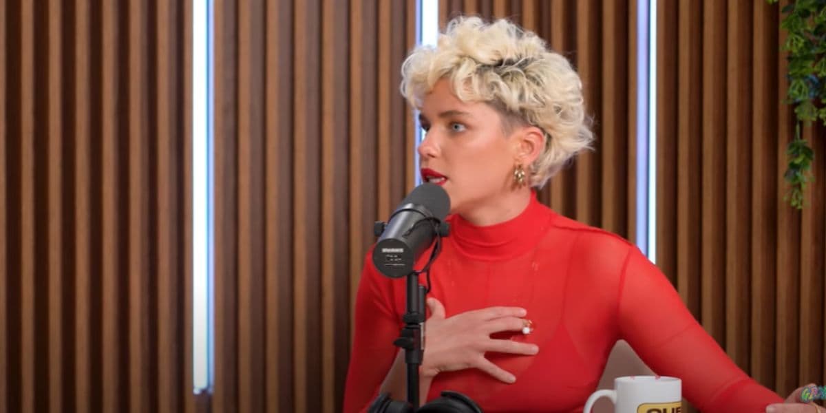 A atriz foi a convidada da vez do Quem Pode, Pod, comandado por Gio Ewbank (Reprodução: Youtube) A atriz foi a convidada da vez do Quem Pode, Pod, comandado por Gio Ewbank (Reprodução: Youtube)