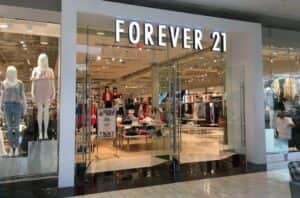Rival da C e A, Forever 21 fechou as lojas no Brasil (Foto: Reprodução / Wikimedia Commons) Rival da C e A, Forever 21 fechou as lojas no Brasil (Foto: Reprodução / Wikimedia Commons)
