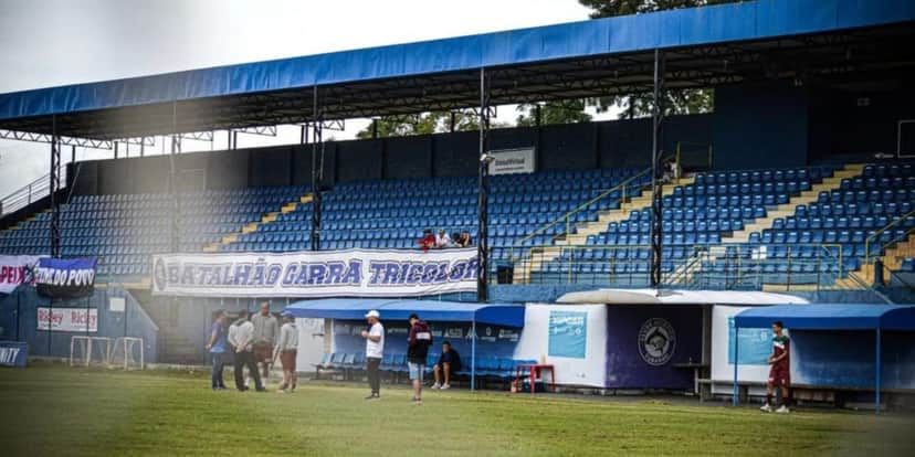 Empresa que investe em clubes e jogadores de futebol teve a falência decretada - Foto: Reprodução/Internet Empresa que investe em clubes e jogadores de futebol teve a falência decretada - Foto: Reprodução/Internet