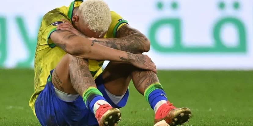 Neymar chorando após a eliminação do Brasil na Copa do Mundo (Reprodução: Internet) Neymar chorando após a eliminação do Brasil na Copa do Mundo (Reprodução: Internet)