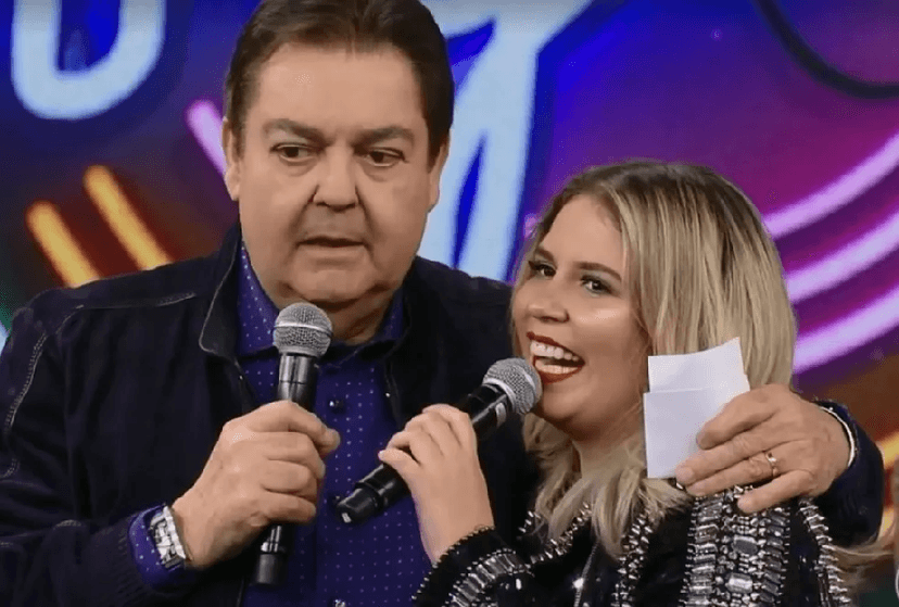 Faustão ao lado de Marília Mendonça (Foto: Reprodução/ Internet) Faustão ao lado de Marília Mendonça (Foto: Reprodução/ Internet)