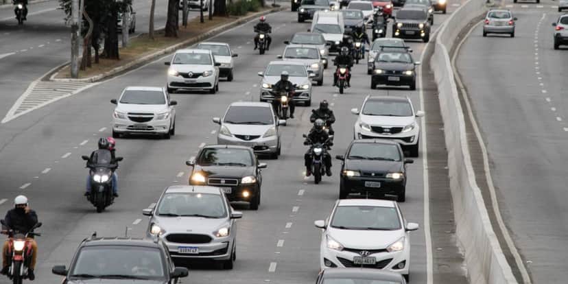 Motoristas precisam correr contra o tempo para escaparem de multa gravíssima - Foto: Internet Motoristas precisam correr contra o tempo para escaparem de multa gravíssima - Foto: Internet