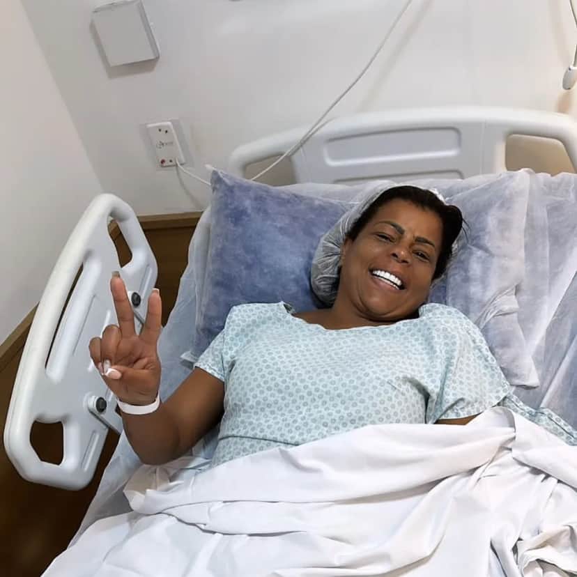 Tati Quebra-Barraco em cama de hospital - Foto Reprodução Instagram Tati Quebra-Barraco em cama de hospital - Foto Reprodução Instagram