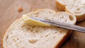 Tente não se impactar ao saber detalhes sobre o que realmente vai à composição desse alimento tão comum na mesa dos brasileiros - Reprodução Internet Tente não se impactar ao saber detalhes sobre o que realmente vai à composição desse alimento tão comum na mesa dos brasileiros - Reprodução Internet