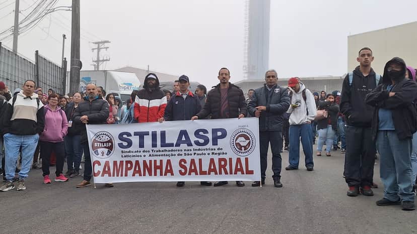 Trabalhadores da Cacau Show em greve - Foto Reprodução fsindicalsp Trabalhadores da Cacau Show em greve - Foto Reprodução fsindicalsp
