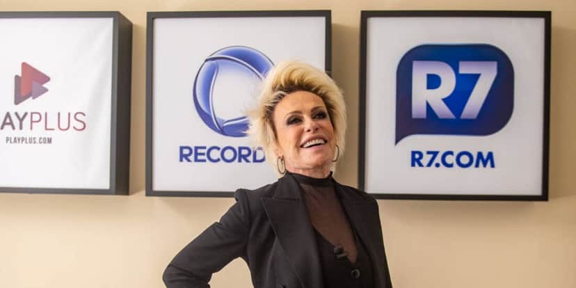 A apresentadora concedeu uma entrevista ao Domingo Espetacular e revelou seu primeiro salário (Reprodução: Internet) A apresentadora concedeu uma entrevista ao Domingo Espetacular e revelou seu primeiro salário (Reprodução: Internet)