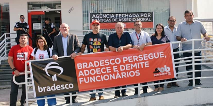 Funcionários protestam com mais uma agência fechada (Reprodução: internet) Funcionários protestam com mais uma agência fechada (Reprodução: internet)