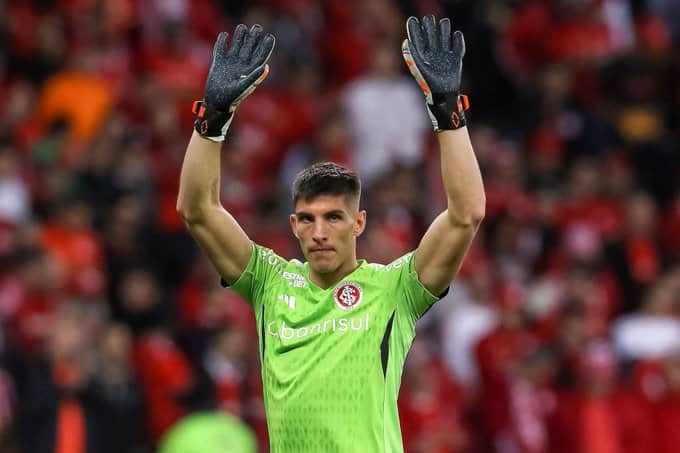 Sergio Rochet, é goleiro do Internacional e já esteve na mira do Grêmio (Foto: Divulgação) Sergio Rochet, é goleiro do Internacional e já esteve na mira do Grêmio (Foto: Divulgação)