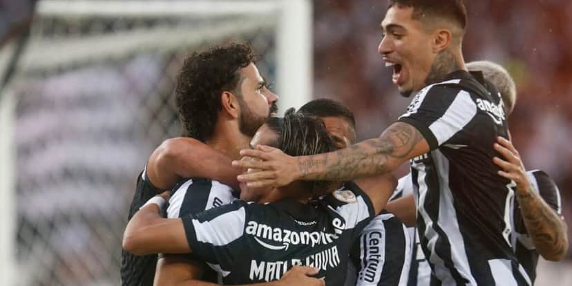 Jogadores do Botafogo comemorando a vitória diante do Bahia por 3 a 0 - (Foto: Internet) Jogadores do Botafogo comemorando a vitória diante do Bahia por 3 a 0 - (Foto: Internet)