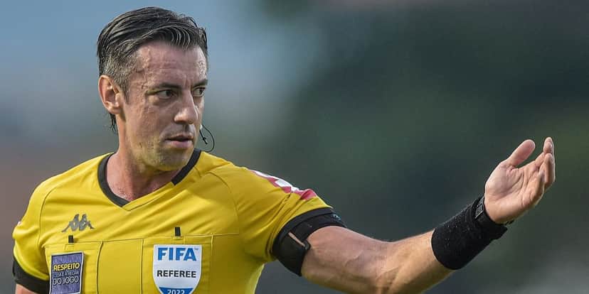 O árbitro vai ter grande pressão no comando do clássico (Reprodução: Internet) O árbitro vai ter grande pressão no comando do clássico (Reprodução: Internet)