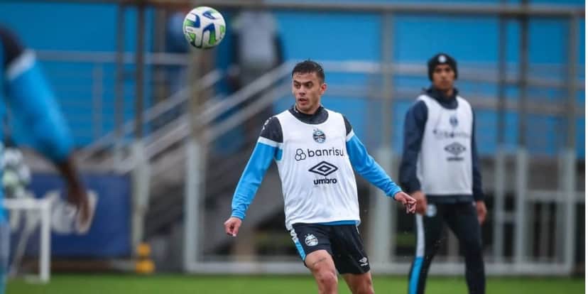 Carballo, do Grêmio, em treino com bola - Foto: Reprodução/Internet Carballo, do Grêmio, em treino com bola - Foto: Reprodução/Internet