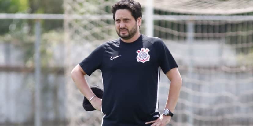 Arthur Elias sai do Corinthians para assumir a seleção brasileira feminina (Imagem Reprodução Internet) Arthur Elias sai do Corinthians para assumir a seleção brasileira feminina (Imagem Reprodução Internet)