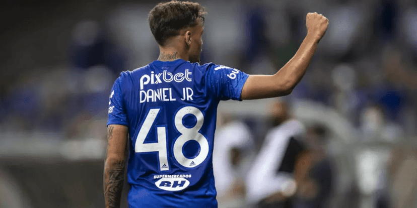 Daniel Junior no Cruzeiro (Foto: Reprodução, Globo Esporte) Daniel Junior no Cruzeiro (Foto: Reprodução, Globo Esporte)