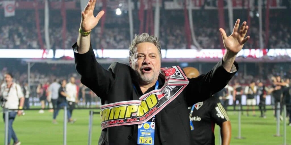 Confirmado ao vivo na Band: Craque está fora do São Paulo e Casares se arma para assinar com dupla de ouro