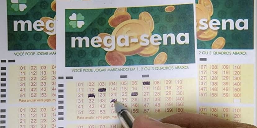 Pessoa jogando na Mega Sena (Foto: Reprodução / Internet) Pessoa jogando na Mega Sena (Foto: Reprodução / Internet)