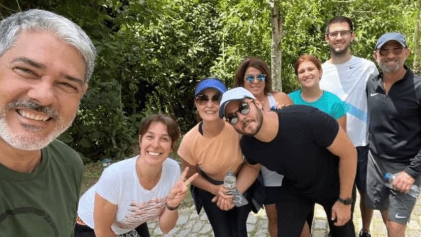 William Bonner, Fátima Bernardes e outros em caminhada - Foto Reprodução Instagram William Bonner, Fátima Bernardes e outros em caminhada - Foto Reprodução Instagram