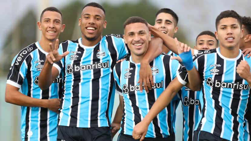 Time Sub-20 do Grêmio está se destacando com garotos (Foto: Divulgação) Time Sub-20 do Grêmio está se destacando com garotos (Foto: Divulgação)
