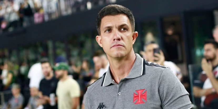 Marício Barbieri quando treinava o Vasco da Gama - (Foto: Internet) Marício Barbieri quando treinava o Vasco da Gama - (Foto: Internet)
