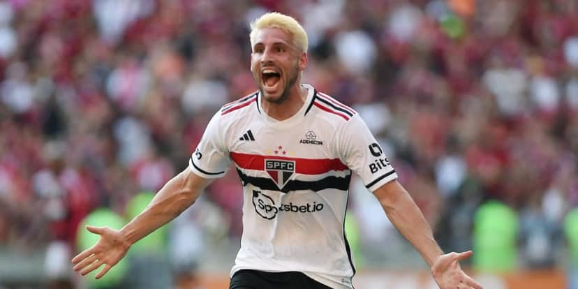 Jonathan Calleri comemorando o gol contra o Flamengo - (Foto: Internet) Jonathan Calleri comemorando o gol contra o Flamengo - (Foto: Internet)