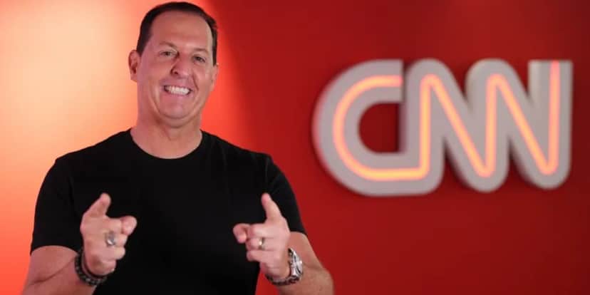 Benja, apresentador da CNN - (Foto: Internet) Benja, apresentador da CNN - (Foto: Internet)