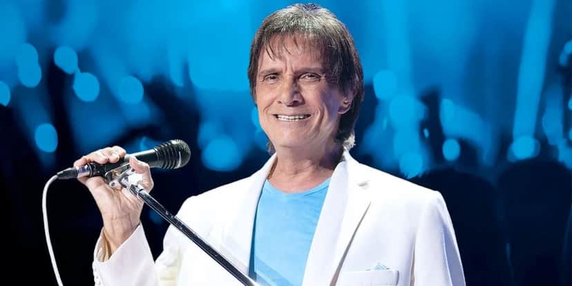 Roberto Carlos durante um de seus shows (Reprodução: Instagram) Roberto Carlos durante um de seus shows (Reprodução: Instagram)