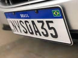 Atualmente está em vigor as placas Mercosul - Foto Internet Atualmente está em vigor as placas Mercosul - Foto Internet