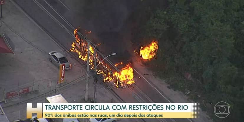 Ataques em ônibus no Rio de Janeiro (Foto: Reprodução / Jornal Hoje da Globo) Ataques em ônibus no Rio de Janeiro (Foto: Reprodução / Jornal Hoje da Globo)