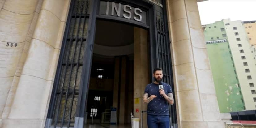 Cauê Fabiano na Superintendência Regional do INSS, em São Paulo (Foto: Reprodução/TV Globo) Cauê Fabiano na Superintendência Regional do INSS, em São Paulo (Foto: Reprodução/TV Globo)