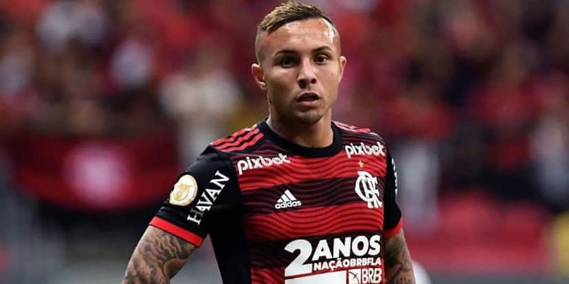 Éverton Ribeiro está na mira do SP- (Foto: Internet) Éverton Ribeiro está na mira do SP- (Foto: Internet)