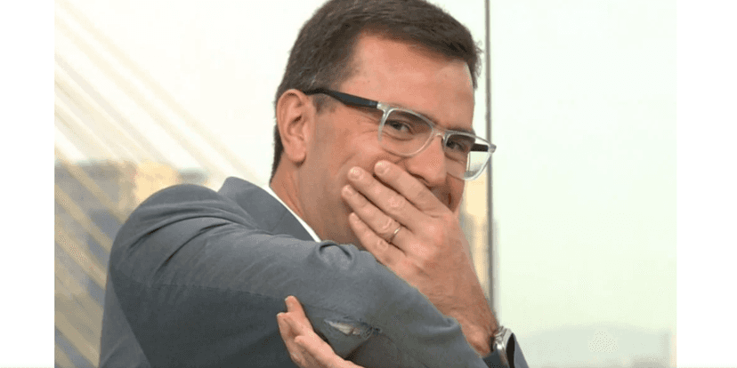 Bocardi rasga o terno ao vivo (Reprodução/Globo) Bocardi rasga o terno ao vivo (Reprodução/Globo)