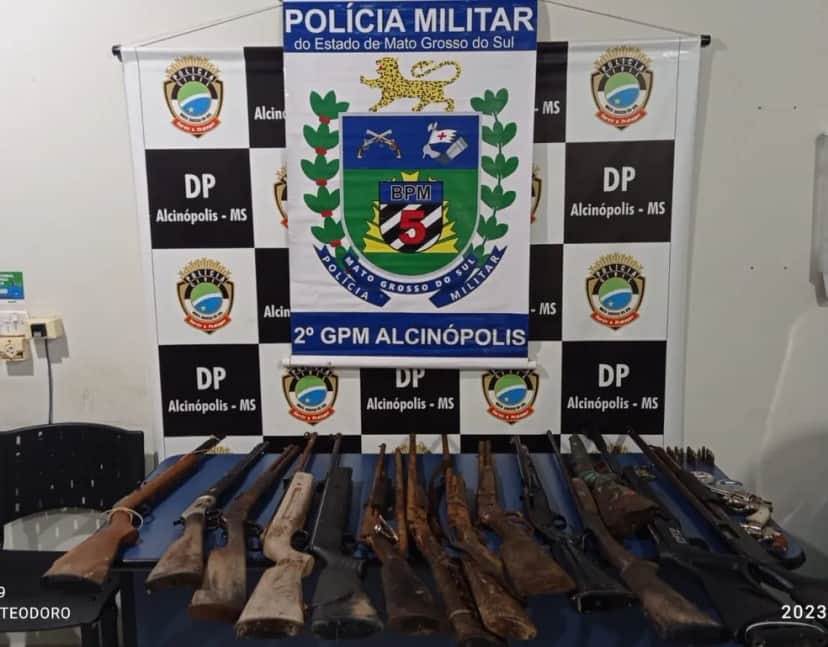 Arsenal achado na casa do casal- Foto Reprodução G1 e Polícia Civil Arsenal achado na casa do casal- Foto Reprodução G1 e Polícia Civil
