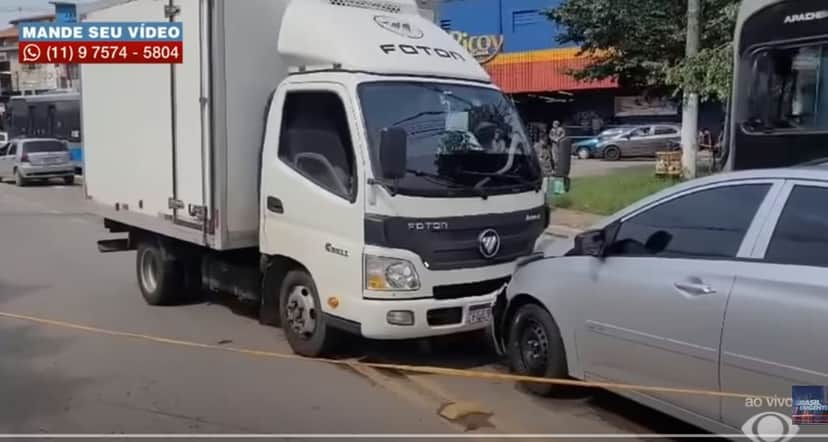 Assalto a caminhão termina com vítima sequestrada que matou o bandido - Foto Reprodução Band Assalto a caminhão termina com vítima sequestrada que matou o bandido - Foto Reprodução Band