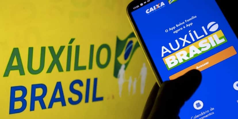 Celular com aplicativo do Auxílio Brasil (Foto: Reprodução / Kevin David) Celular com aplicativo do Auxílio Brasil (Foto: Reprodução / Kevin David)