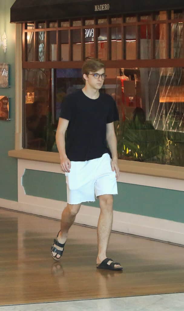 Joaquim Huck, filho de Angélica e Luciano Huck, foi visto em rara aparição em um Shopping - Foto Edson Douglas - AgNews Joaquim Huck, filho de Angélica e Luciano Huck, foi visto em rara aparição em um Shopping - Foto Edson Douglas - AgNews