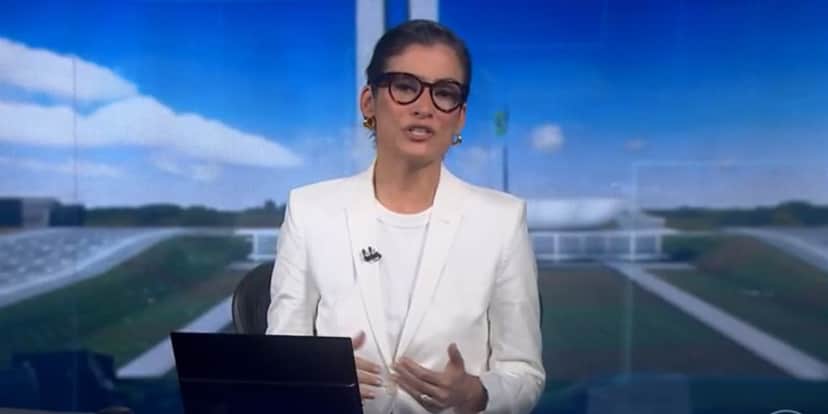 Renata Vasconcellos no Jornal Nacional (Foto: Reprodução / Globo) Renata Vasconcellos no Jornal Nacional (Foto: Reprodução / Globo)
