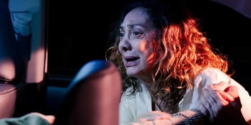 Agatha (Eliane Giardini) morrerá de forma brutal em "Terra e Paixão" (Foto: Reprodução/TV Globo) Agatha (Eliane Giardini) morrerá de forma brutal em "Terra e Paixão" (Foto: Reprodução/TV Globo)