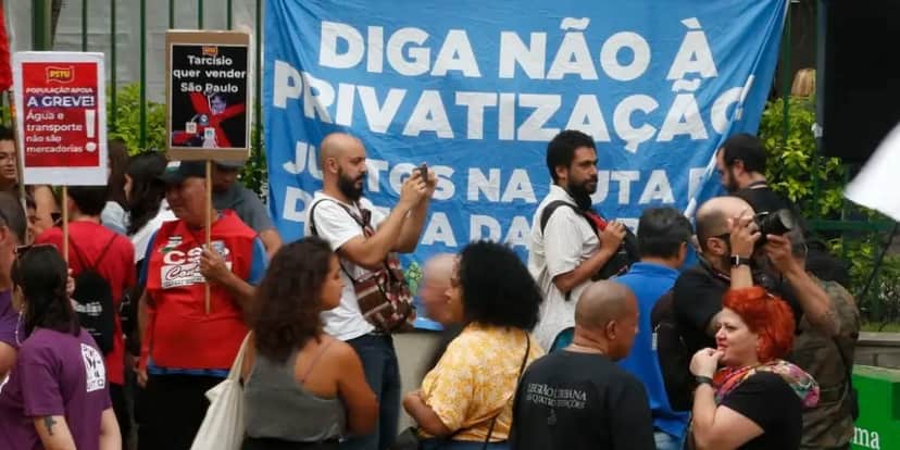 Greve atinge a cidade de São Paulo (Foto: Paulo Pinto/Agência Brasil) Greve atinge a cidade de São Paulo (Foto: Paulo Pinto/Agência Brasil)