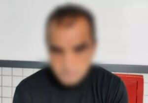 Homem conseguiu escapar da polícia mesmo estando algemado (Foto: Reprodução / Internet) Homem conseguiu escapar da polícia mesmo estando algemado (Foto: Reprodução / Internet)