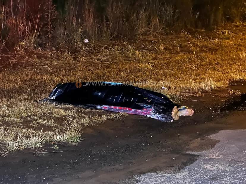 Homem é morto por motoristas armados (Foto: Reprodução, Plantão Maringá) Homem é morto por motoristas armados (Foto: Reprodução, Plantão Maringá)