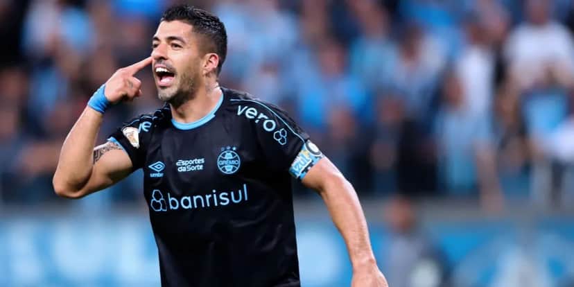 Suárez no Grêmio - (Foto: Internet) Suárez no Grêmio - (Foto: Internet)