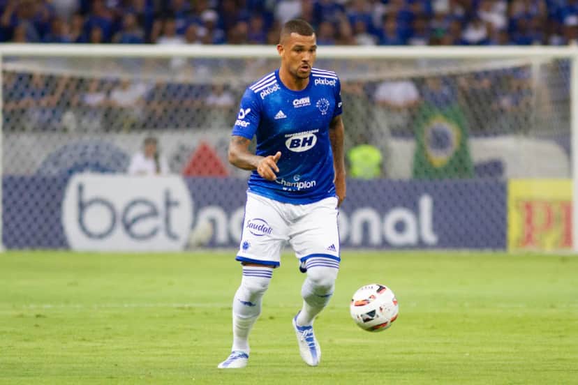 O Cruzeiro assinou um pré-contrato com o zagueiro - Foto: Reprodução/Internet O Cruzeiro assinou um pré-contrato com o zagueiro - Foto: Reprodução/Internet