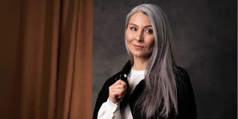Mulher com o cabelo grisalho perfeito (Foto: Reprodução/ Internet) Mulher com o cabelo grisalho perfeito (Foto: Reprodução/ Internet)