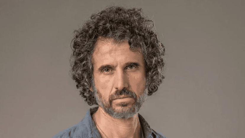 Dirceu, irmão de Irene, voltará para Nova Primavera e será desmascarado como abusador de Petra (Foto Reprodução/Internet) Dirceu, irmão de Irene, voltará para Nova Primavera e será desmascarado como abusador de Petra (Foto Reprodução/Internet)