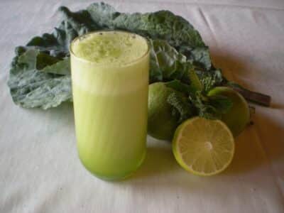 Suco de couve com limão - Foto Internet Suco de couve com limão - Foto Internet