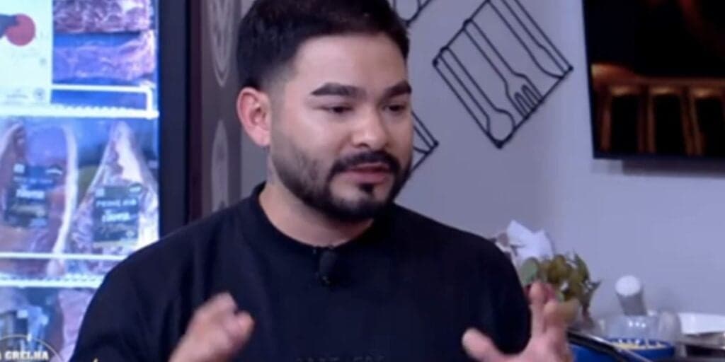 Yudi Tamashiro durante o Na Grelha (Foto: Reprodução / YouTube) Yudi Tamashiro durante o Na Grelha (Foto: Reprodução / YouTube)